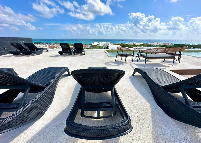Beautiful Apt Steps From The Beach W/ Rooftop Pool